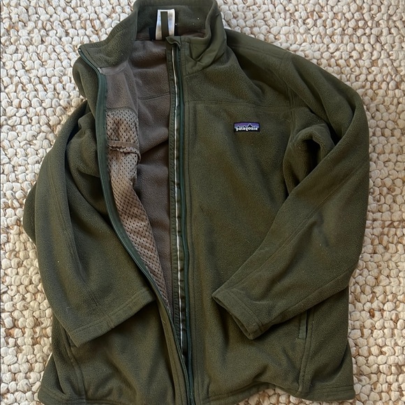 Patagonia Olive Green Fleece Jacket - Picture 2 of 5